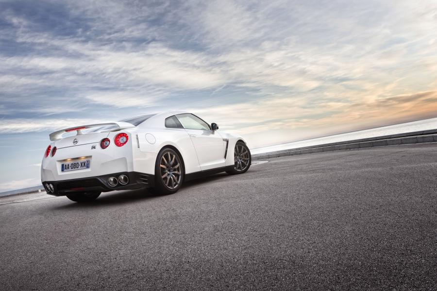  Nissan GT-R 2011 года  (фото 43 из 87)